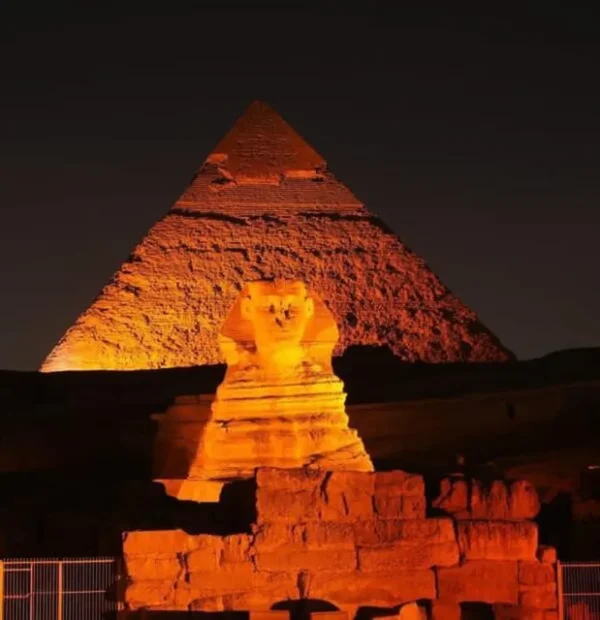 Světelná a zvuková show u pyramid v Gíze